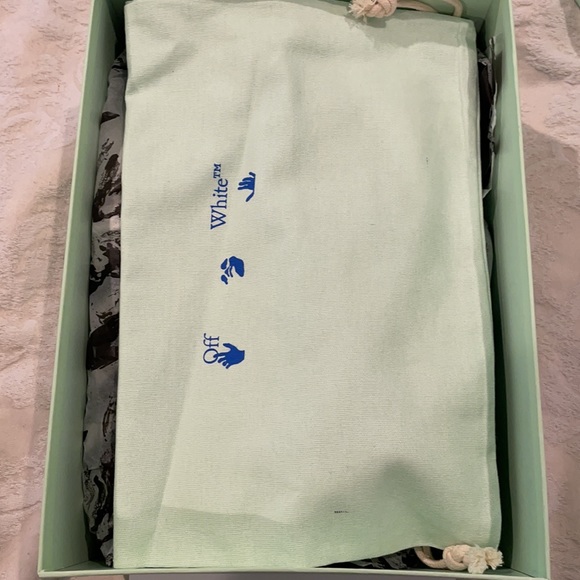 Authentic Off-white sneakers - Picture 8 of 8